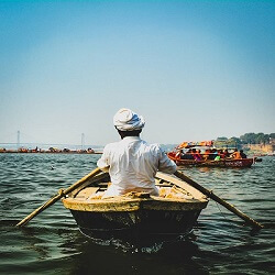 varanasi-hand-boat-booking