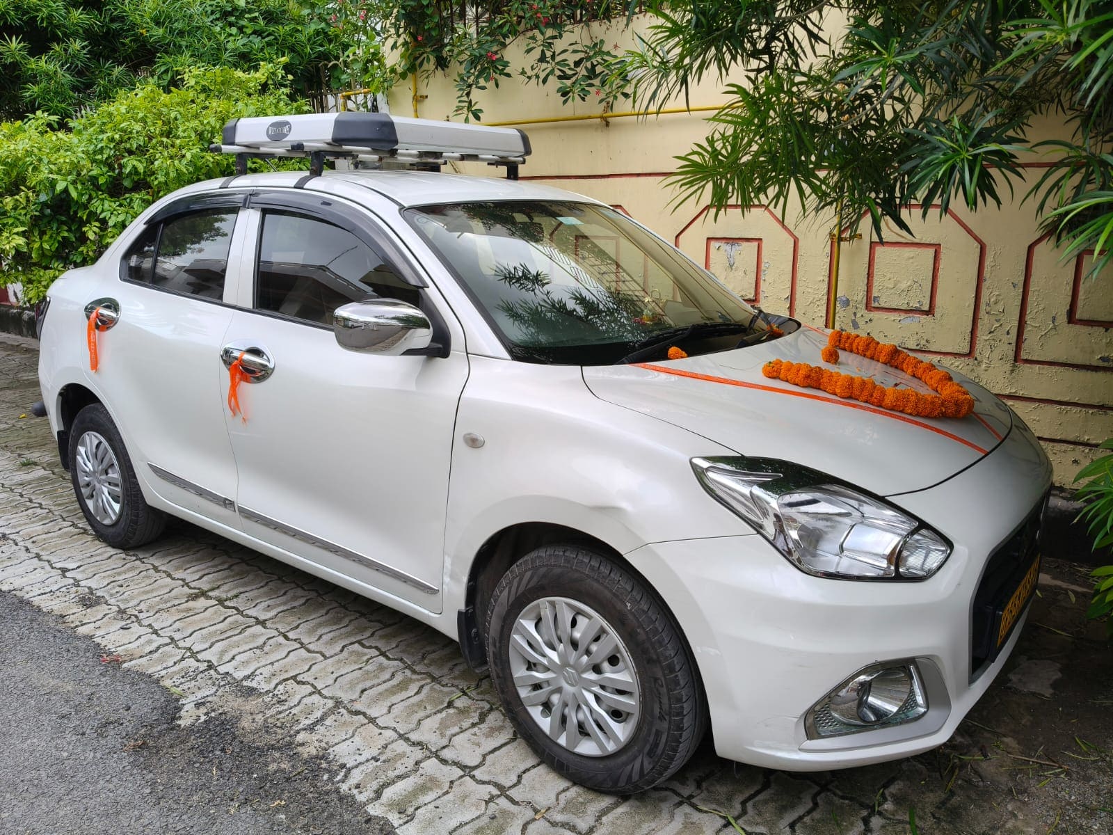 Book Swift Dzire Airport Drop in Varanasi – Photo 3